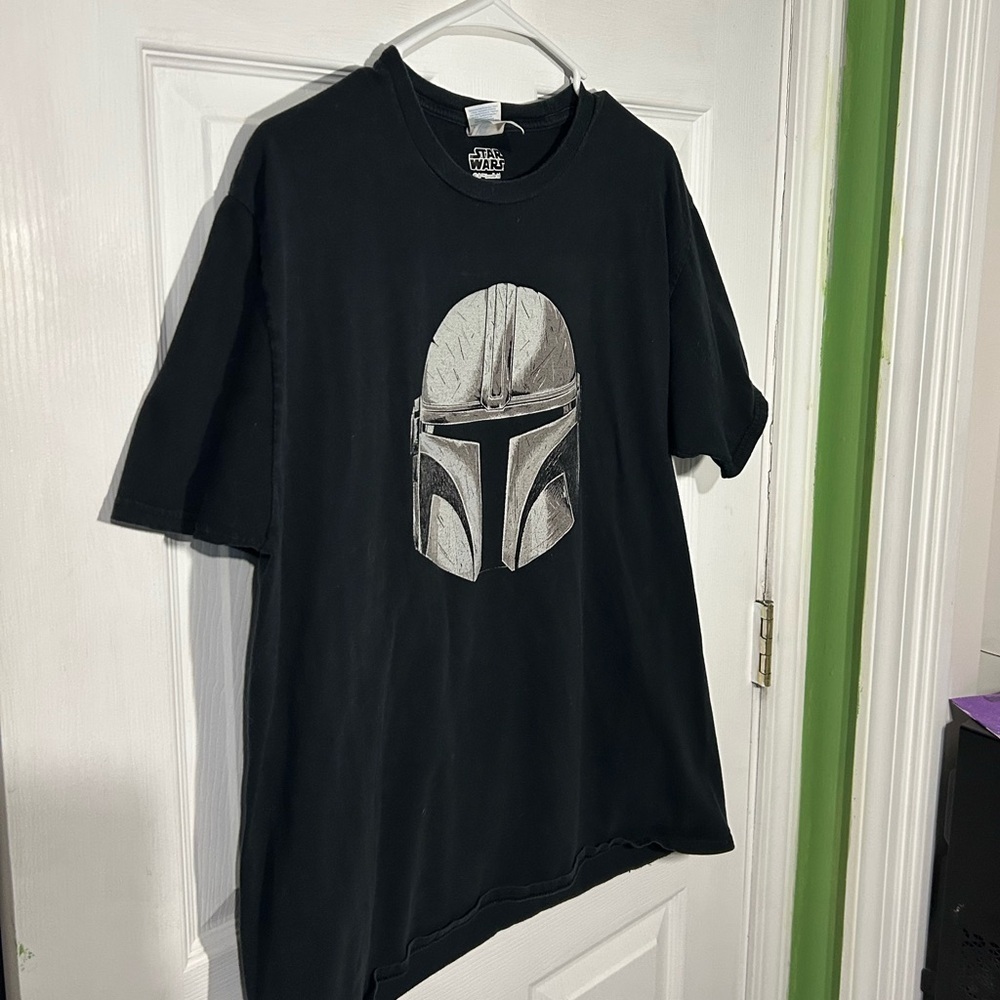 Star Wars The Mandalorian black t-shirt with gray/silver design Men’s size Large - Picture 2 of 7